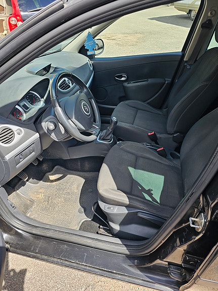 Renault Clio 7 of 8