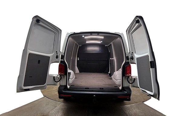 Volkswagen e-Transporter 8 of 28