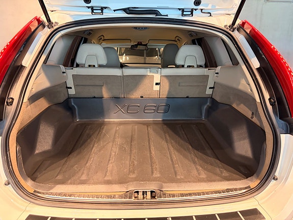 Volvo XC60 15 of 25