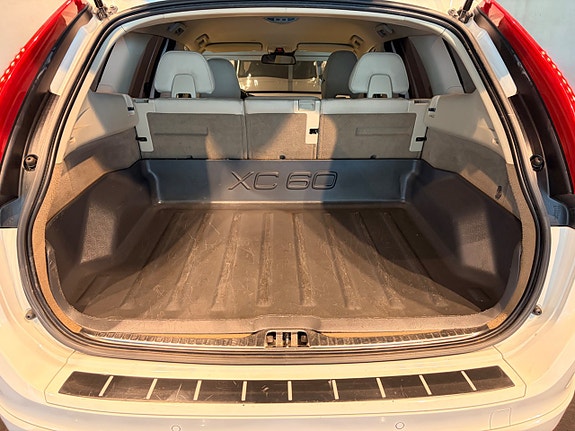 Volvo XC60 16 of 25