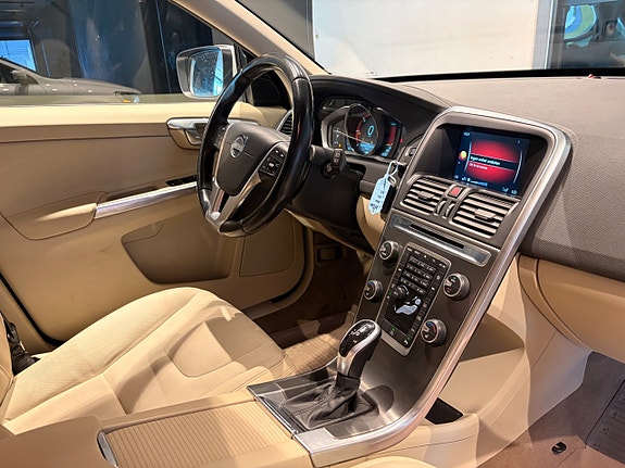 Volvo XC60 5 of 25