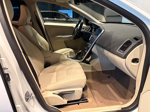 Volvo XC60 3 of 25