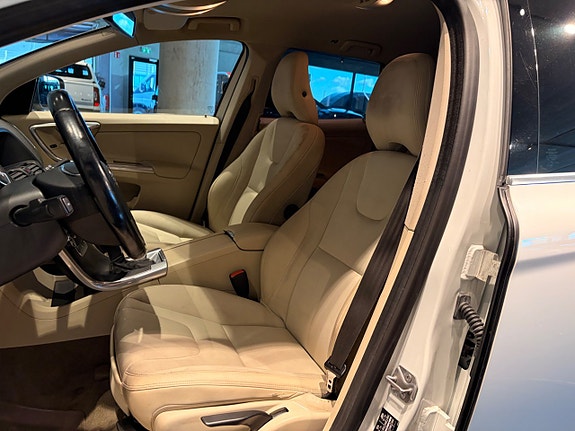 Volvo XC60 23 of 25