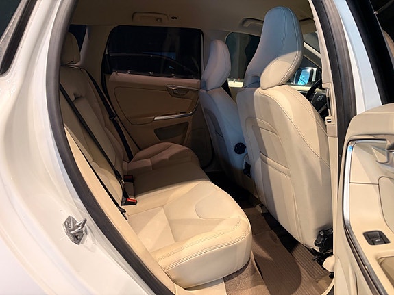 Volvo XC60 14 of 25