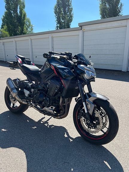 Kawasaki Z900 3 of 3