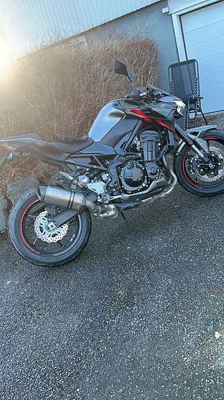 Kawasaki Z900 2 of 3