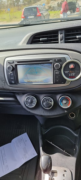 Toyota Yaris 5 of 6