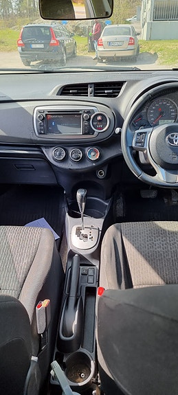 Toyota Yaris 6 of 6
