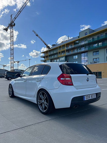 BMW 120d 4 of 5