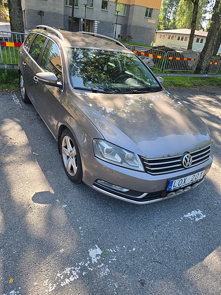 Volkswagen Passat 2 of 5