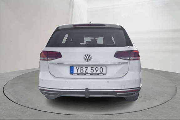 Volkswagen Passat Alltrack 7 of 11