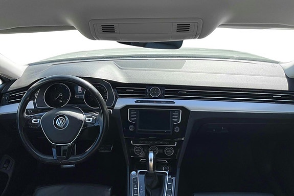 Volkswagen Passat Alltrack 3 of 5