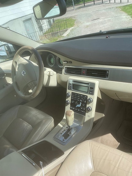 Volvo V70 9 of 22