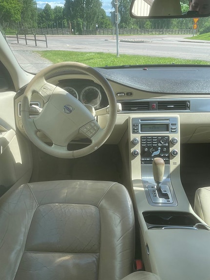 Volvo V70 14 of 22