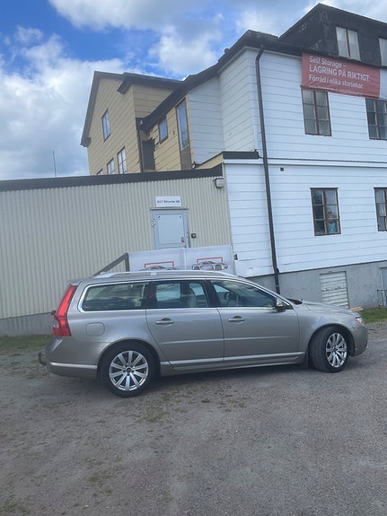 Volvo V70 8 of 22