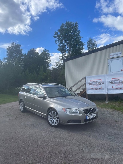 Volvo V70 3 of 5