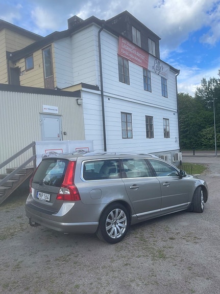 Volvo V70 4 of 5
