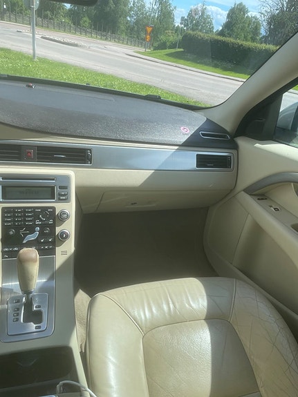 Volvo V70 12 of 22