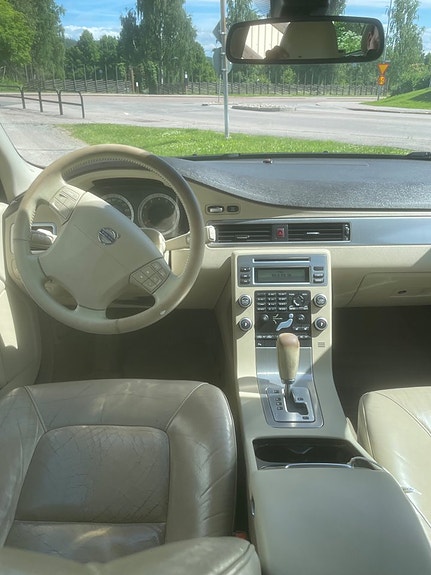 Volvo V70 13 of 22