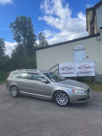 Volvo V70 2 of 5