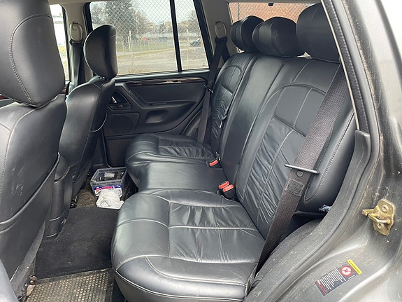 Jeep Grand Cherokee 9 of 11