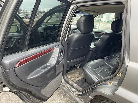 Jeep Grand Cherokee 8 of 11