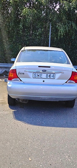 Ford Focus 2 of 4
