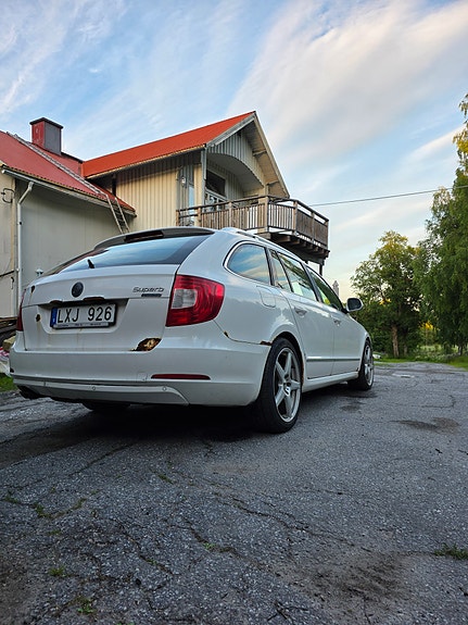 Skoda Superb 4 of 4