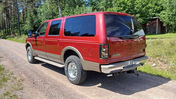 Ford Excursion 6 of 12