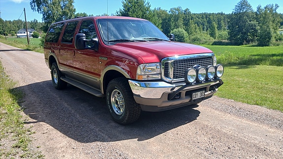 Ford Excursion 3 of 5