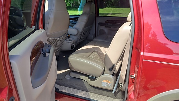 Ford Excursion 8 of 12