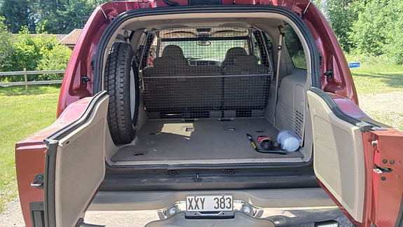 Ford Excursion 9 of 12