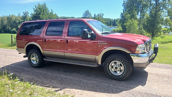 Ford Excursion 4 of 5