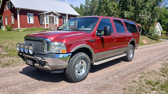 Ford Excursion 2 of 5
