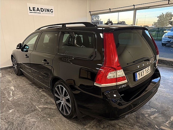 Volvo V70 2 of 5