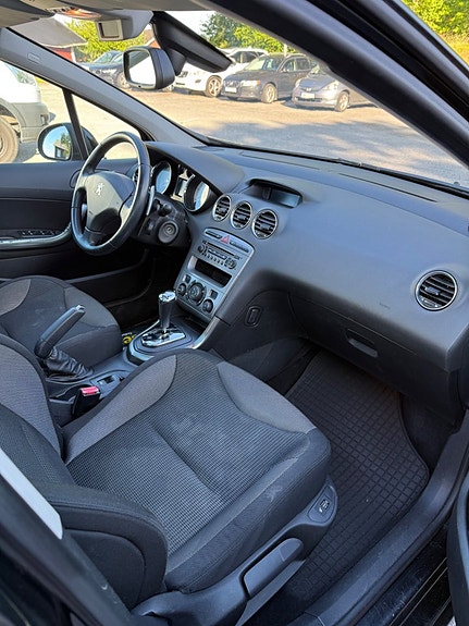 Peugeot 308 4 of 5