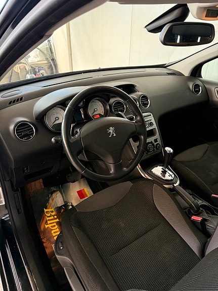 Peugeot 308 3 of 5