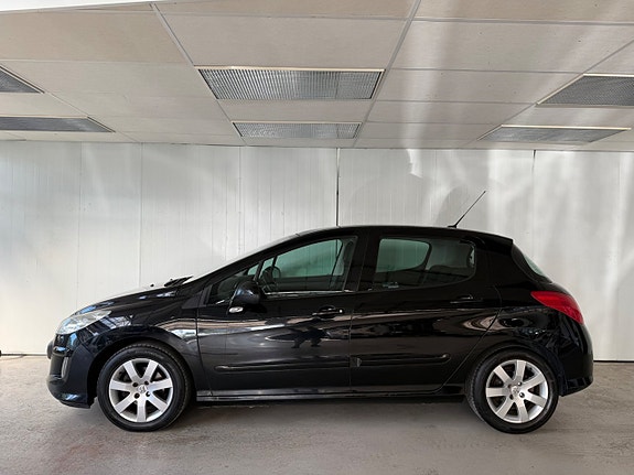 Peugeot 308 2 of 5