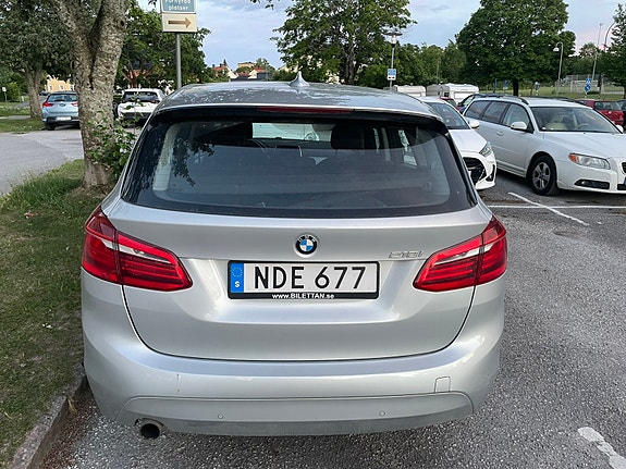 BMW 218i 4 of 7