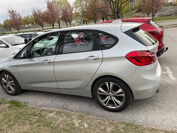 BMW 218i 6 of 7