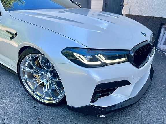 BMW M5 2 of 17