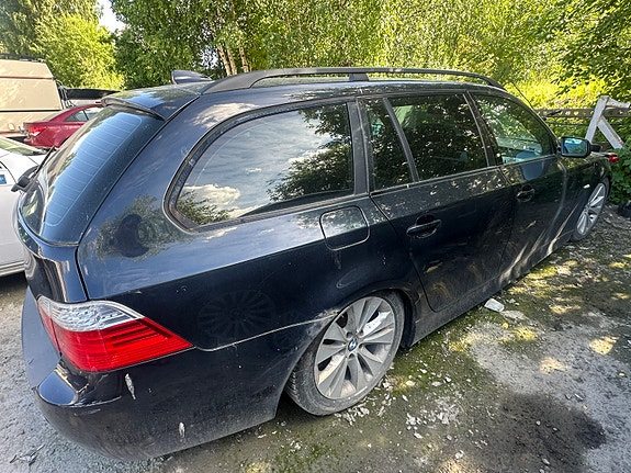 BMW 520d 3 of 5