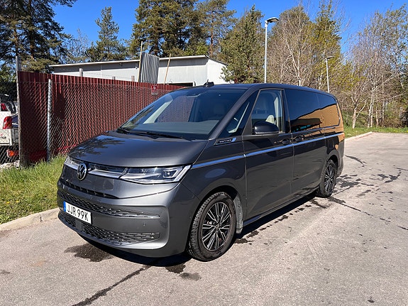 Volkswagen Multivan 2 of 5