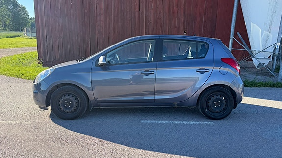 Hyundai i20 2 of 5