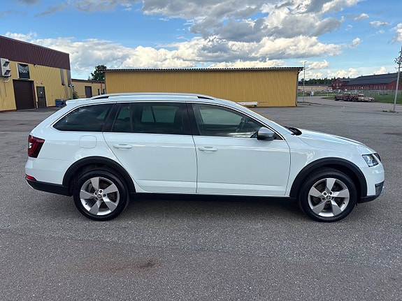 Skoda Octavia Scout 4 of 5