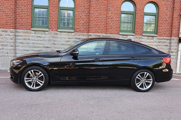 BMW 330i 5 of 5