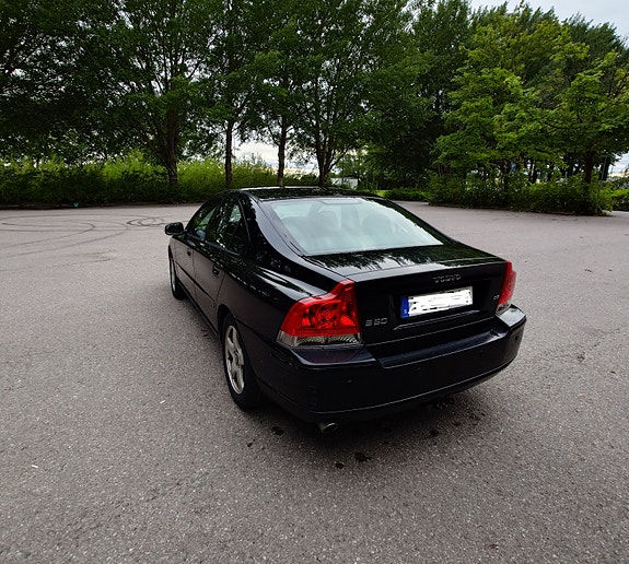 Volvo S60 3 of 5