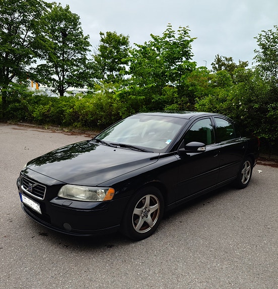 Volvo S60 2 of 5