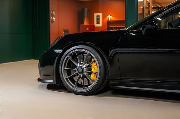 Porsche 911 8 of 30