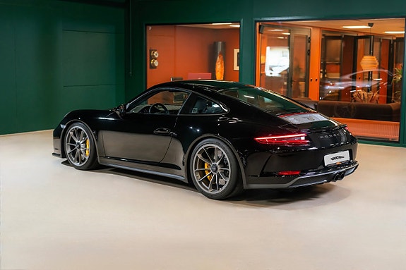 Porsche 911 4 of 5